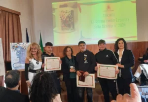 foto della premiazione donna come essenza 2024