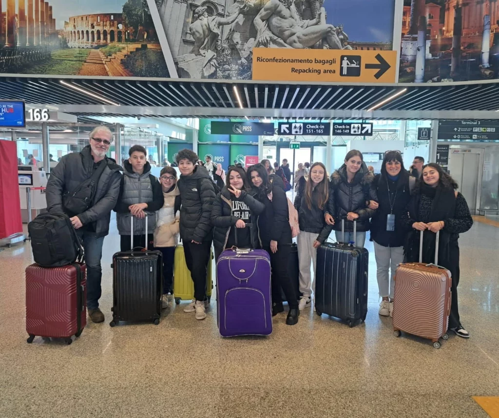 ragazzi in aeroporto
